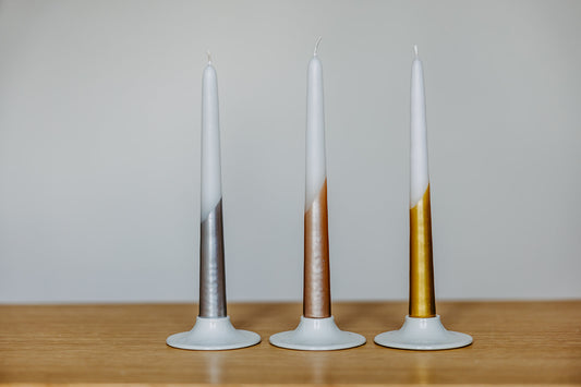 Handgefertigt: Spitzkerzen aus dem Waldviertel, mit schimmernden Farbverlauf