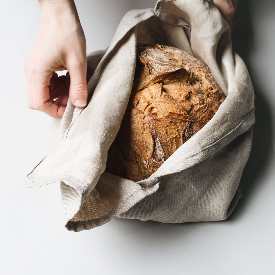 Salz und Brot zum Einzug schenken: Leinenbeutel für Brot von goodgoods Wien. Geschenke zum Einzug auf dasgute-leben.at entdecken