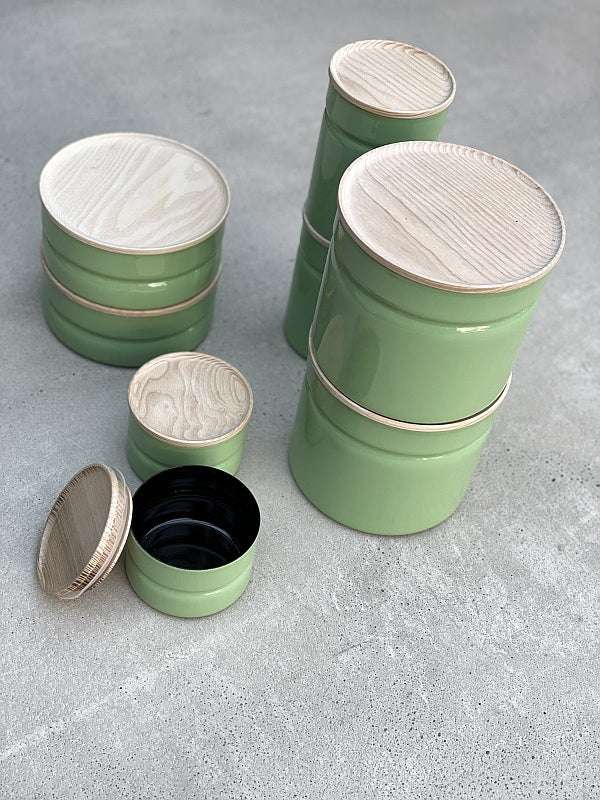 VORRATSDOSE AUS EMAILLE 8/6 cm.