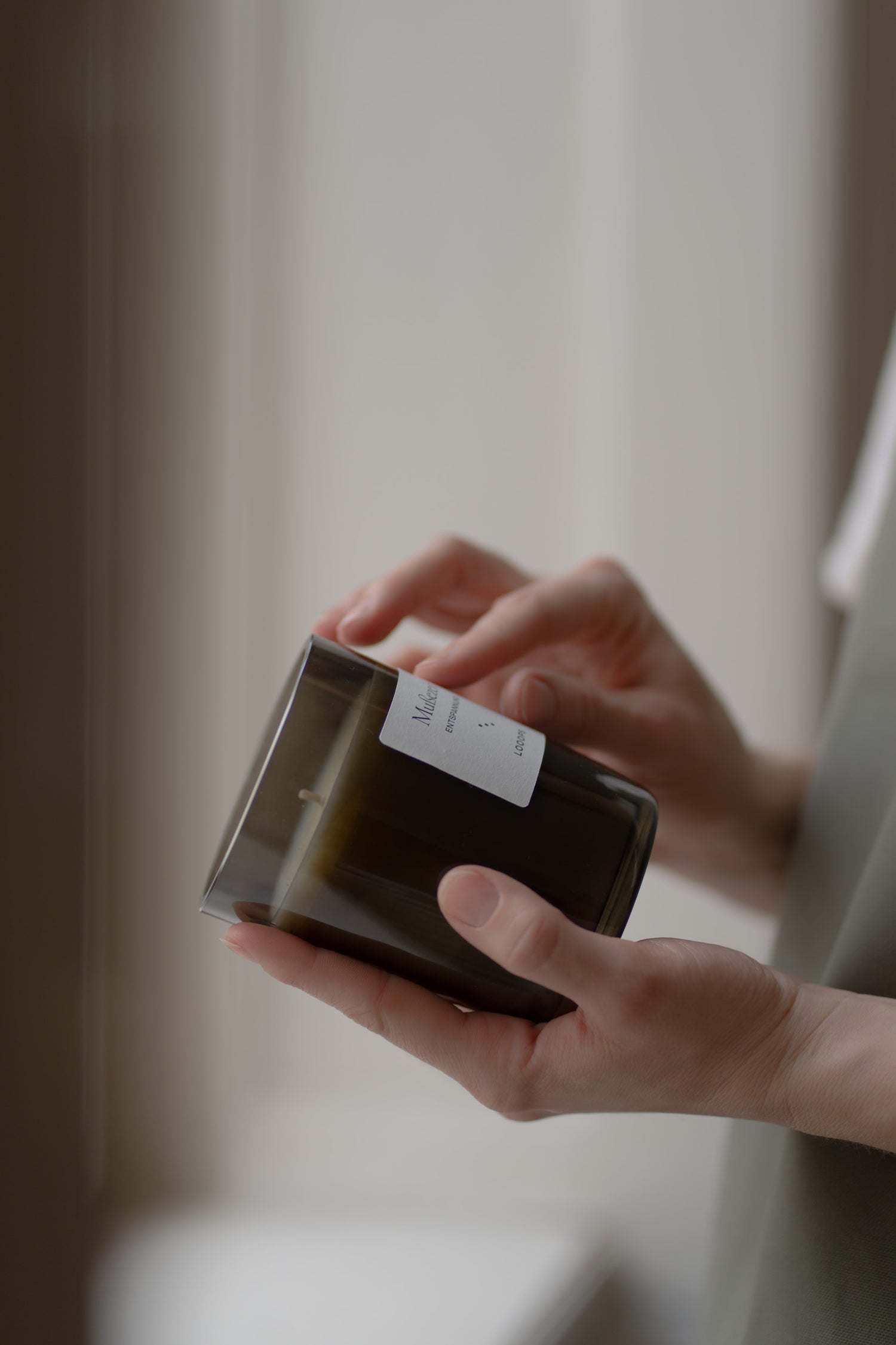 Glas für Glas von Hand gemacht – pflanzliche Wachse und naturreine ätherische Öle: Looops Kerzen auf dasgute-leben.at