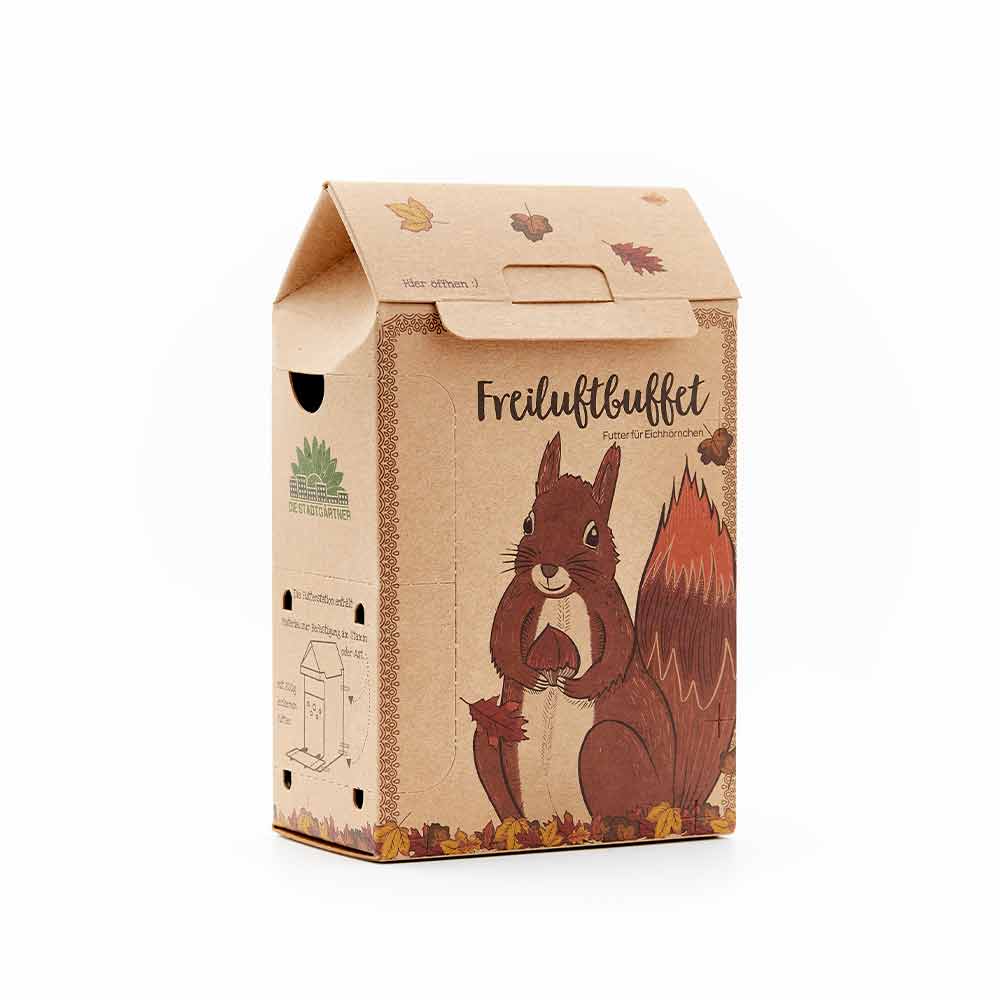 FREILUFTBUFFET FÜR EICHHÖRNCHEN.